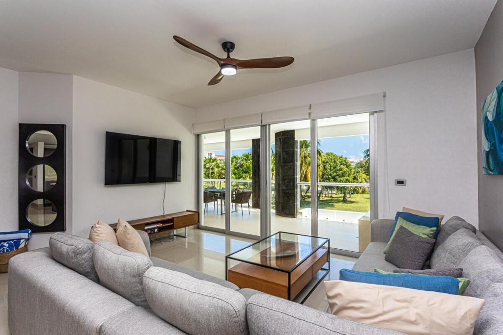 Condo beach front 2BR 3BATH Family BIG pool Jacuzzi Tenis Gym Spa - 3
