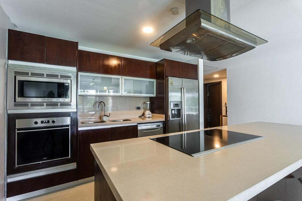 Condo beach front 2BR 3BATH Family BIG pool Jacuzzi Tenis Gym Spa - 5