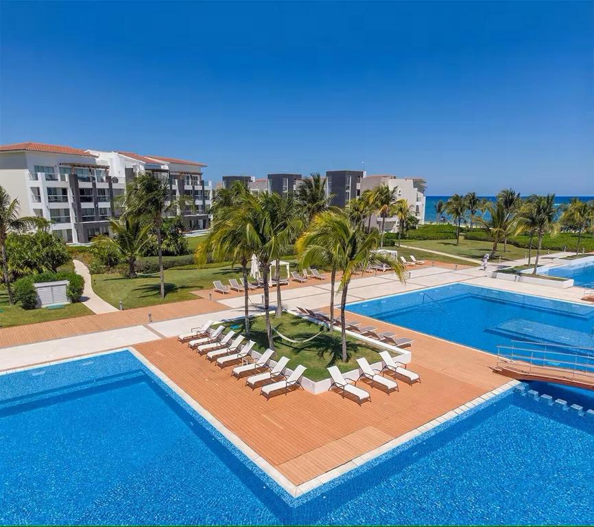Condo beach front 2BR 3BATH Family BIG pool Jacuzzi Tenis Gym Spa - 1