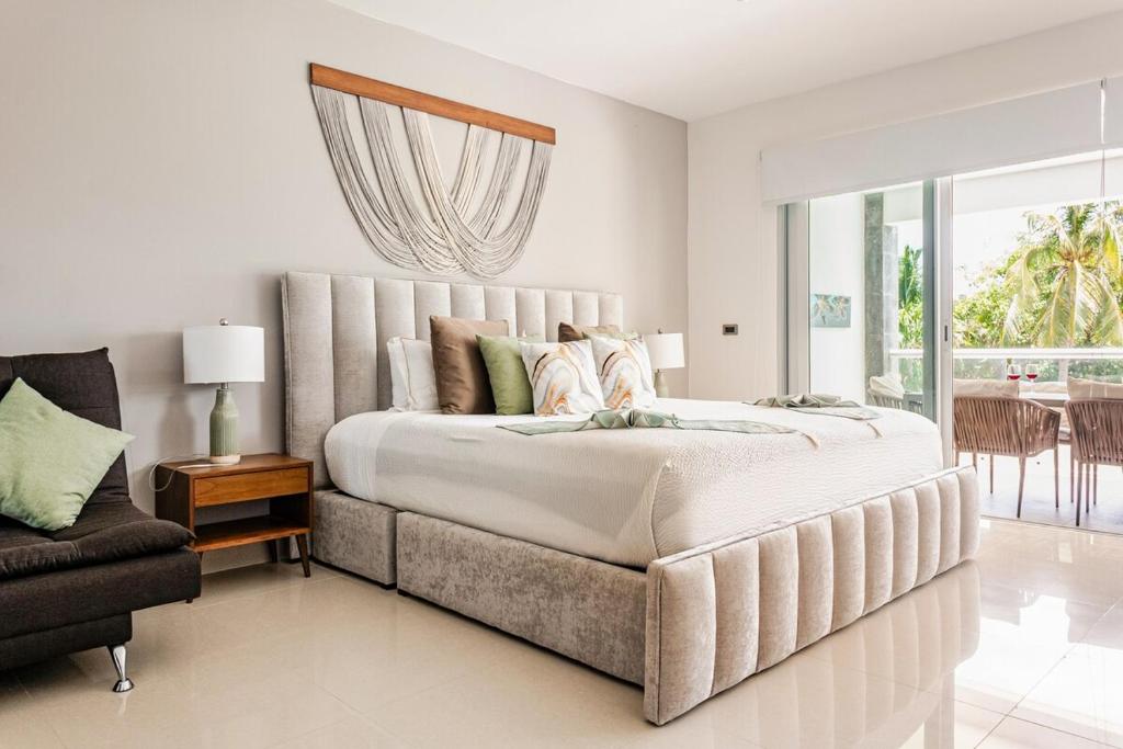 Condo beach front 2BR 3BATH Family BIG pool Jacuzzi Tenis Gym Spa - 2