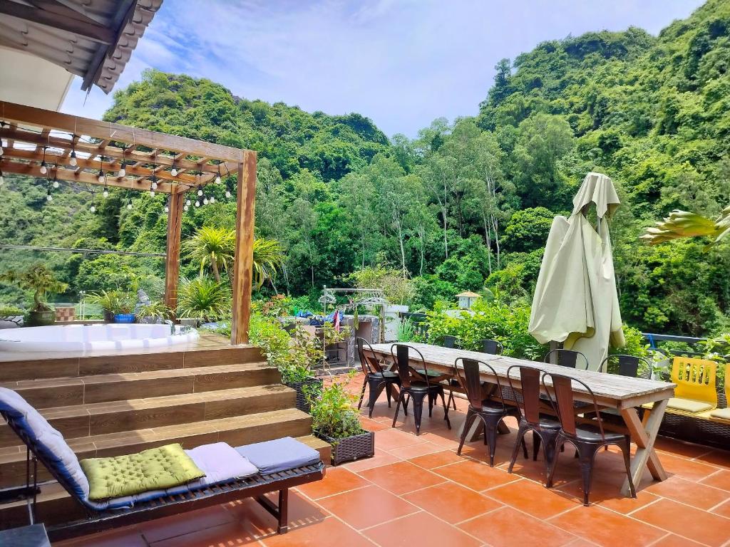 Catba Buffalo Hostel 수영장