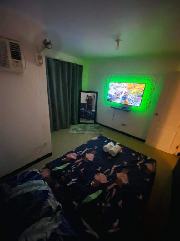 Graysie & Riri Staycation, Sampong