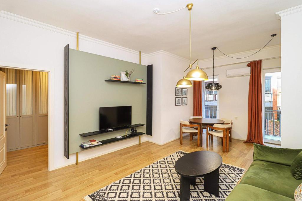 Modern Central Apt Near Stamba - By Wehost, Tbilisi