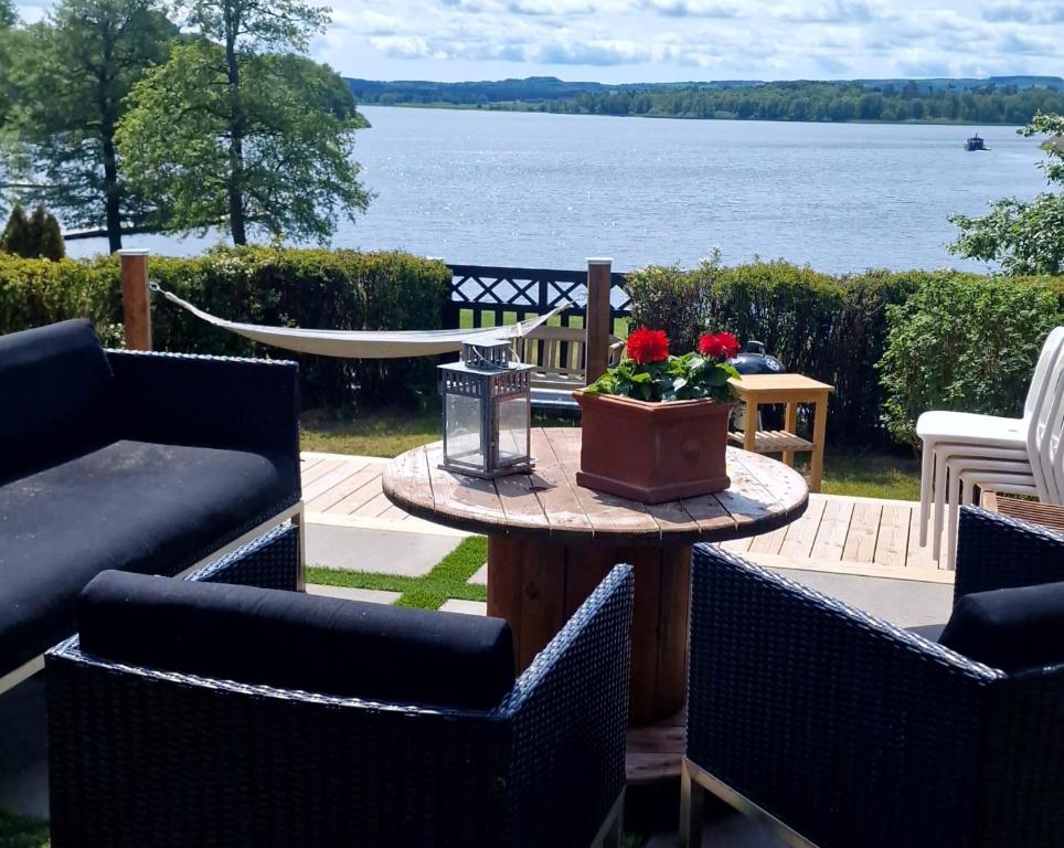 Hus intill sövdesjön, Sövde