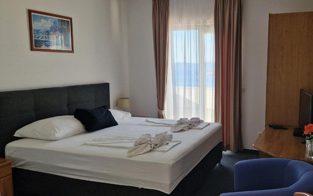 Hotel Viktorija — Hotel rooms in Seget Vranjica, Split-Dalmatia