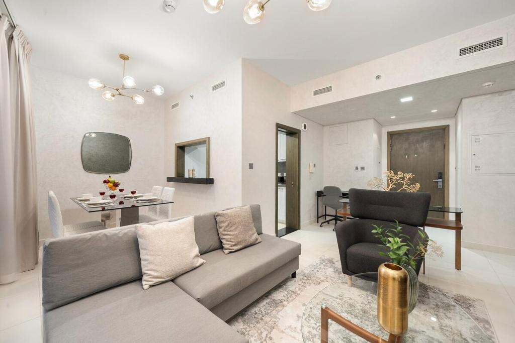 Chic 1BR near Burj Khalifa & Dubai Mall with City Views, Dubaj