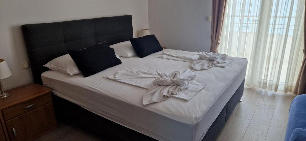 Hotel Viktorija — Hotel rooms in Seget Vranjica, Split-Dalmatia