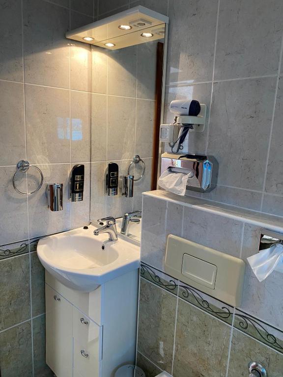 Hotel Viktorija — Hotel rooms in Seget Vranjica, Split-Dalmatia