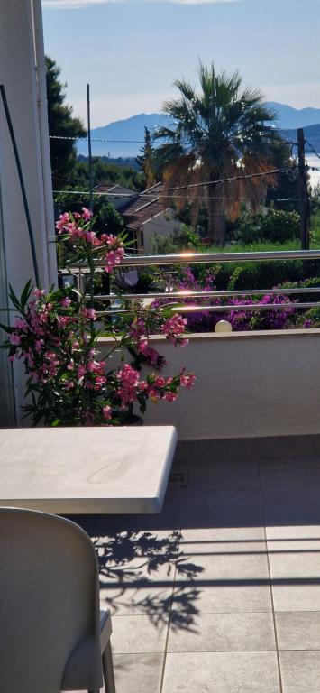 Hotel Viktorija — Hotel building in Seget Vranjica, Split-Dalmatia