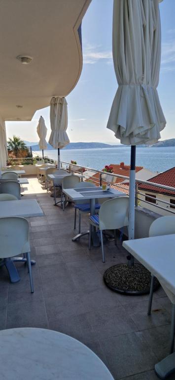 Hotel Viktorija — Restaurant & bars in Seget Vranjica, Split-Dalmatia