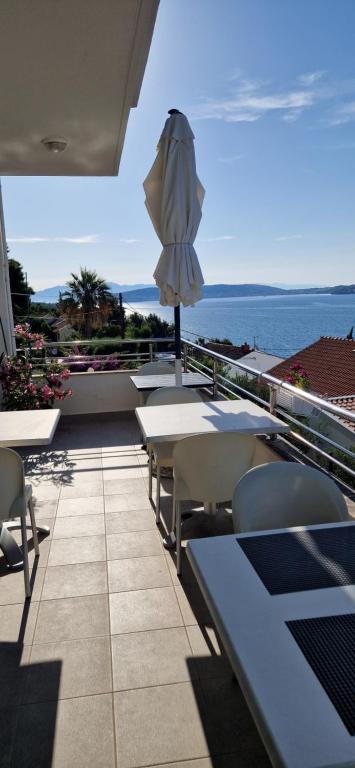 Hotel Viktorija — Restaurant & bars in Seget Vranjica, Split-Dalmatia