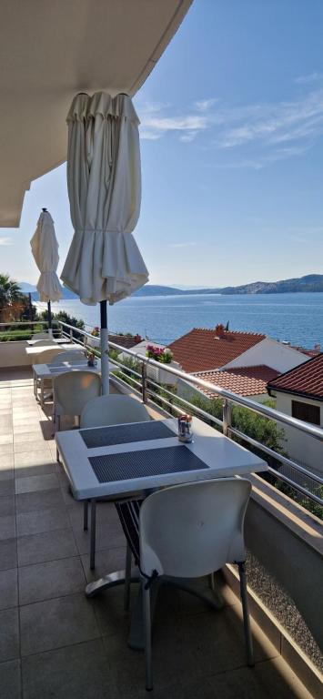 Hotel Viktorija — Restaurant & bars in Seget Vranjica, Split-Dalmatia