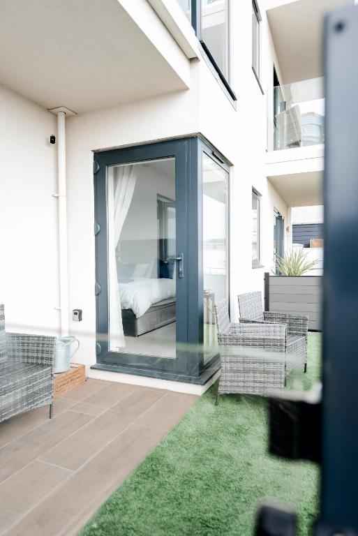 Coast Beachfront GF Apartment Bournemouth photo 6