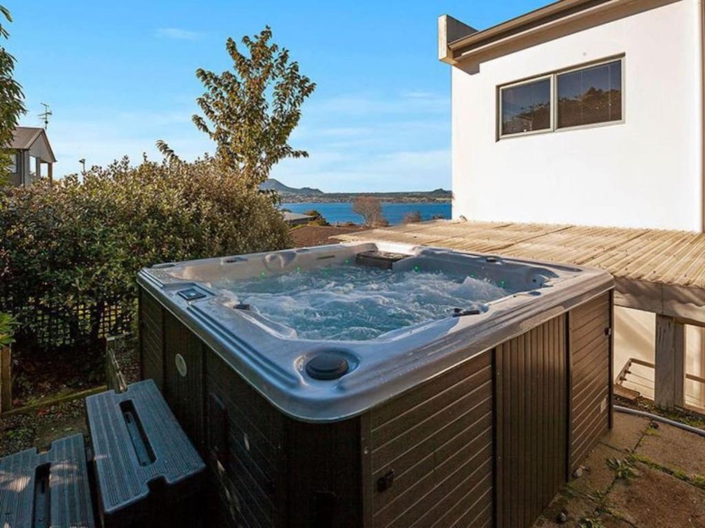 Stunning Lake Views, Taupo