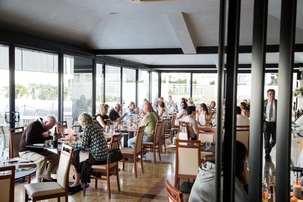 Hotel Bristol — Restaurant & bars in Jesolo, Veneto