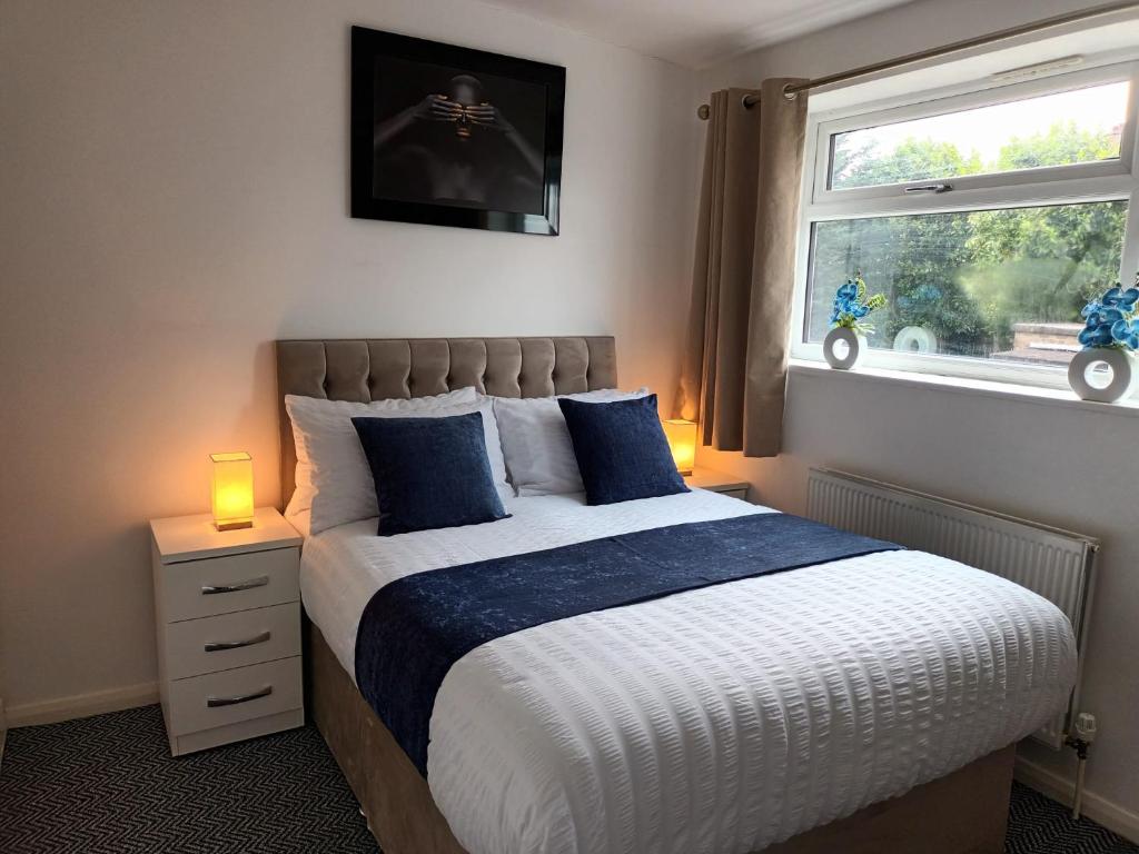 KCS Place - 3BR Home Near NEC, Airport & JLR, Birmingham