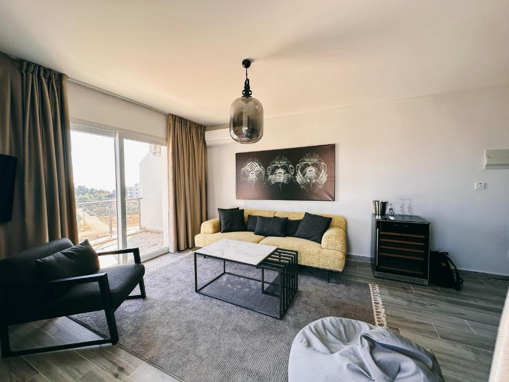 Modern Penthouse with Massive Terrace & Sea View in Long Beach, Ayios Yeoryios