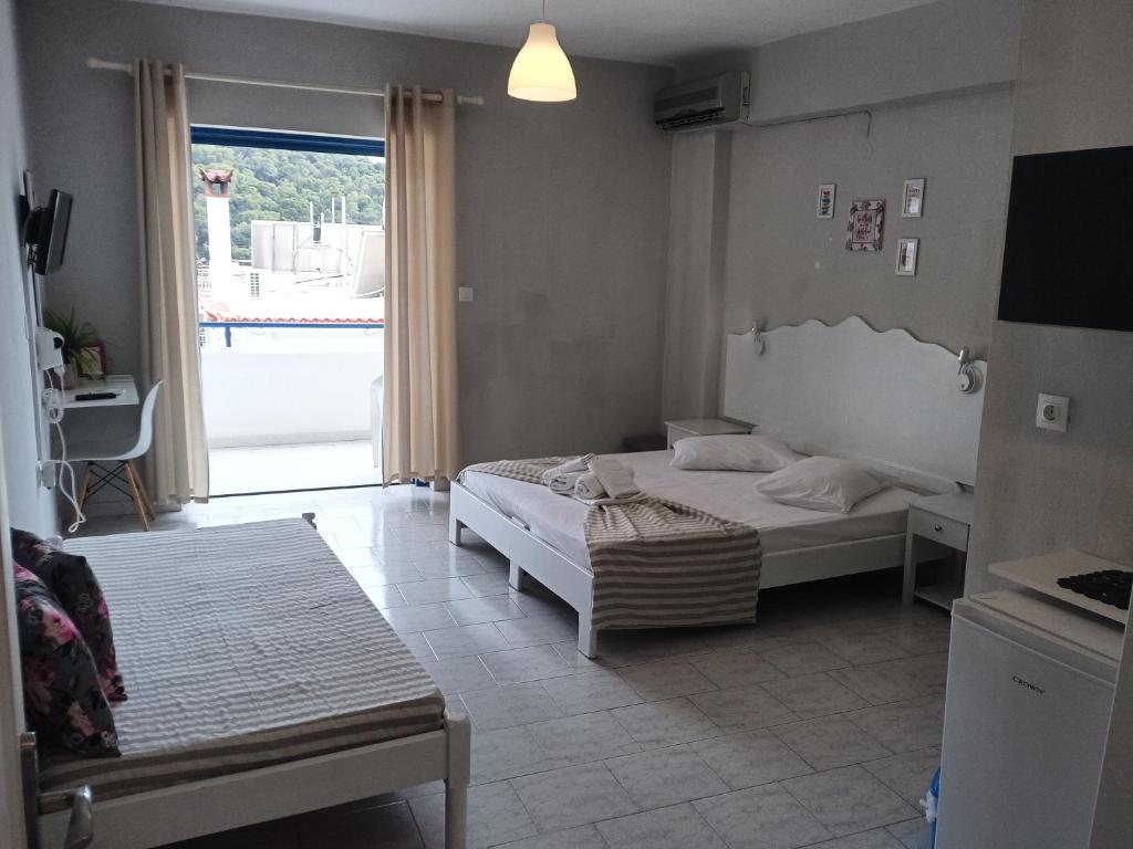 blue & white askeli studios, Poros