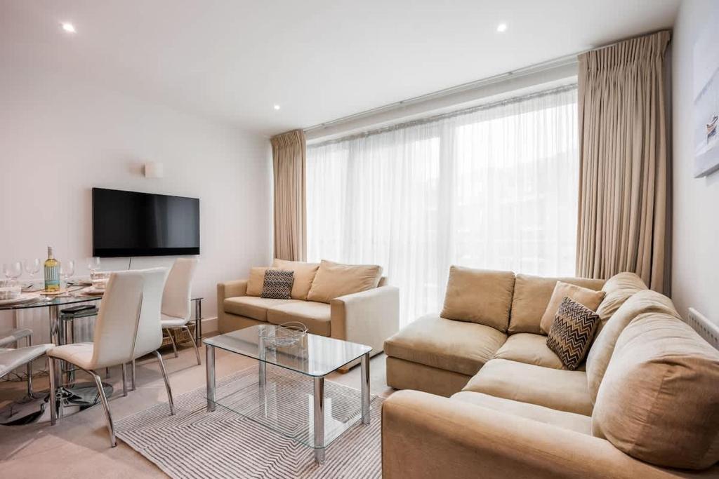 Dolphin Hideaway- Poole Quay Apartment with Parking, Poole