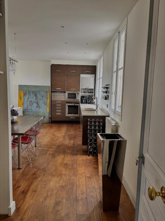 Golden Triangle Champs-Élysées - 4