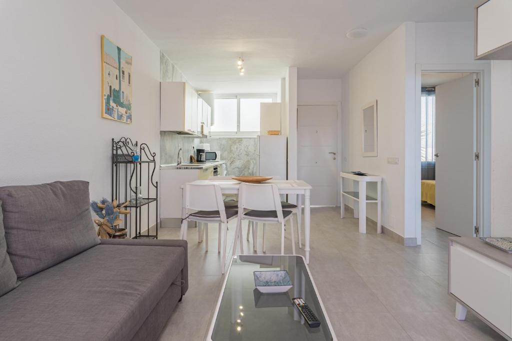 2BR Azahara Dream - Pool & Seaviews - 3