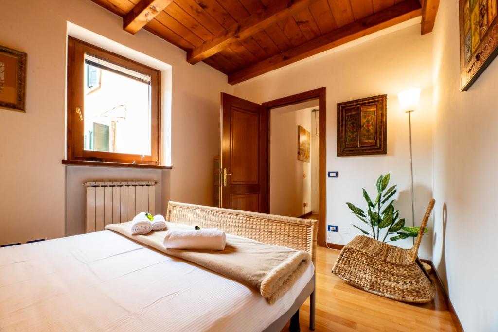 Elegant Colorful Apartment - Verona Apartments - 4