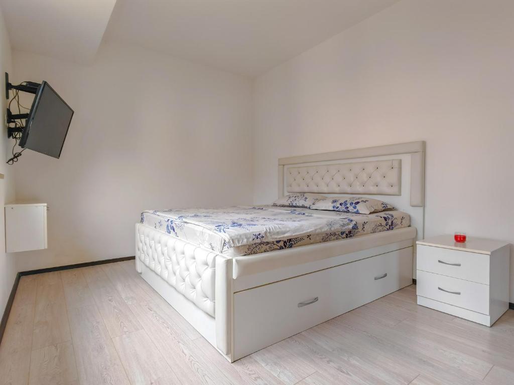 Seaside Nest Budva -Cozy Retreat 3 min from Beach - 5