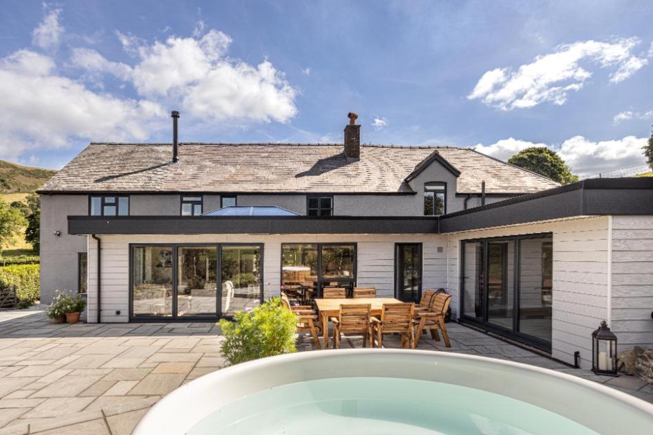 Hen Llwyn By Birch Stays New Home, Llangadwaladr