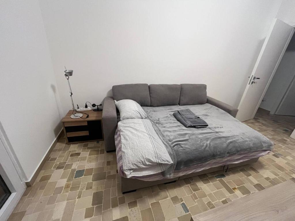 Single Room near Certosa Station, Milano