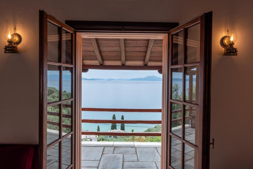 The Wave Whisper, Volos