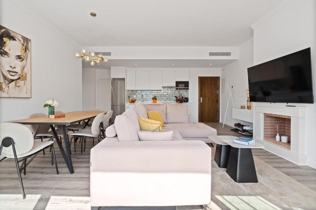 Stylish PH with Private Rooftop & Sea Views RDR497 - 5