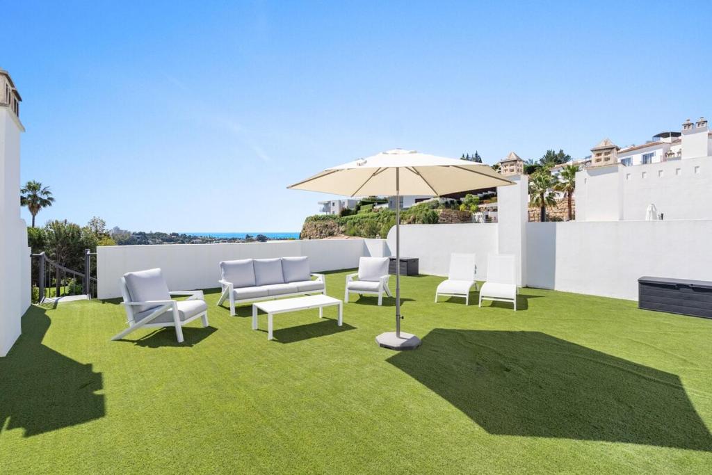 Stylish PH with Private Rooftop & Sea Views RDR497 - 3