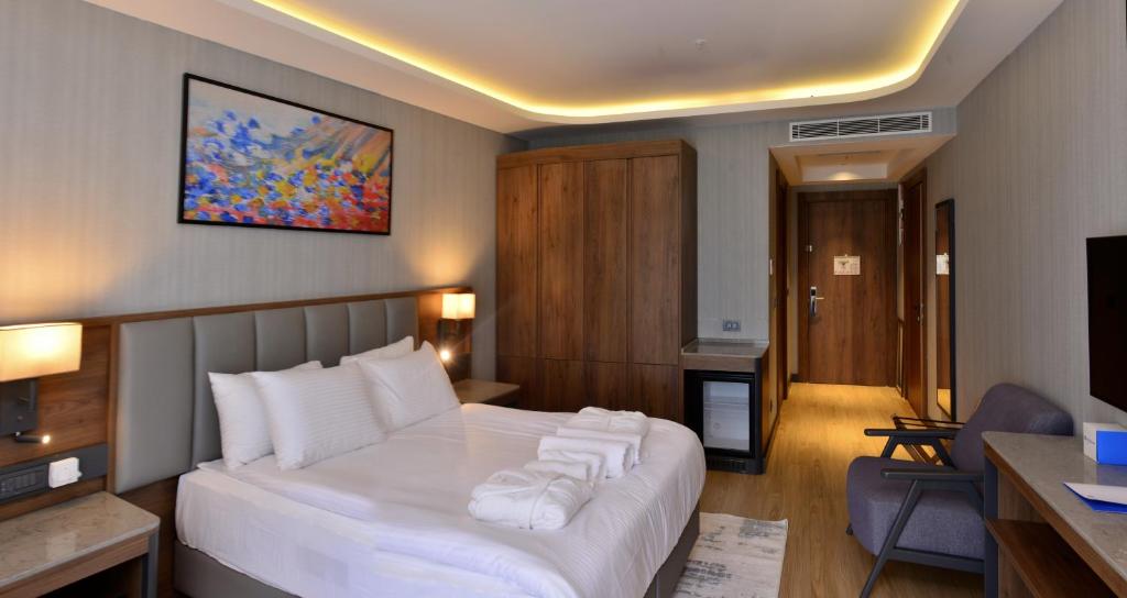 Azura World Hotel — Hotel rooms in Alanya