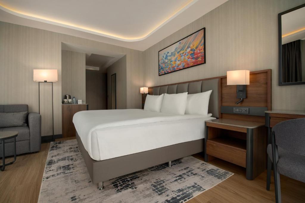 Azura World Hotel — Hotel rooms in Alanya