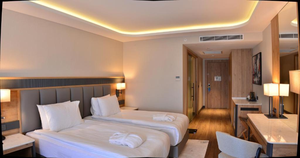 Azura World Hotel — Hotel rooms in Alanya
