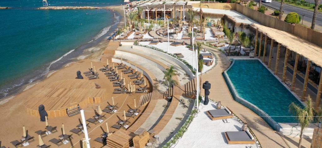 Azura World Hotel — Beach in Alanya