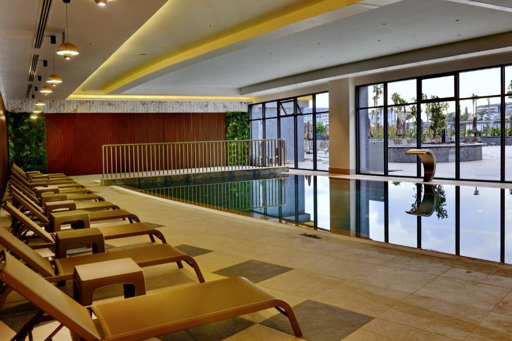 Azura World Hotel — Swimming pool in Alanya