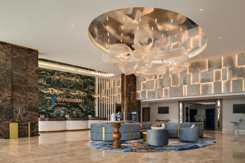Azura World Hotel — Hotel building in Alanya
