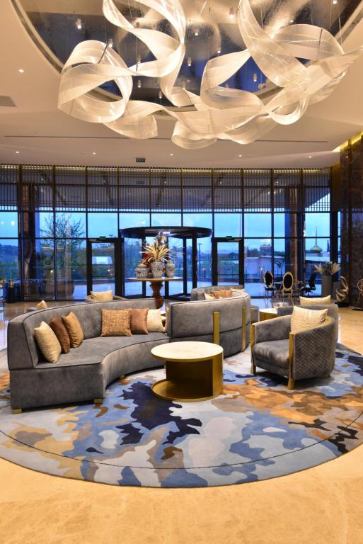 Azura World Hotel — Hotel building in Alanya