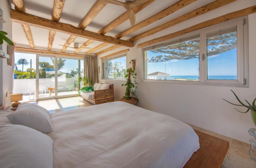 Exotic Beachfront Retreat Handcrafted Bohemian Luxury - 1