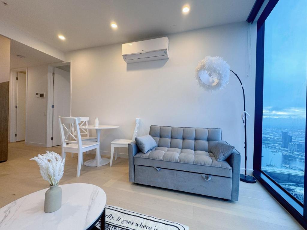 SkyriseFancyCityview1B1B1Study at 66F, Melbourne