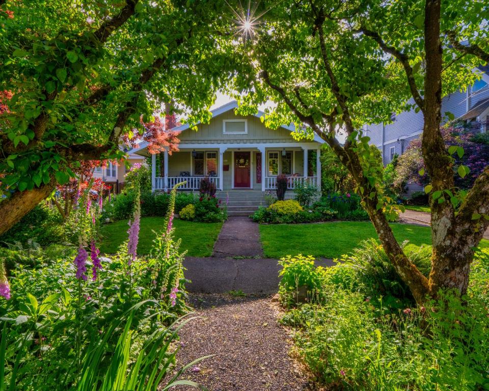 Charming Home, Wonderful Neighborhood!, Portland