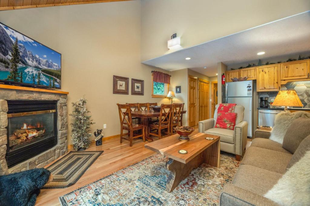 Creekside Condos C by Estes Park Condos, Estes Park