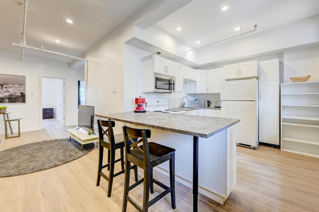 Unique Space Famed St Laurent Blvd Very Walkable, Montreal