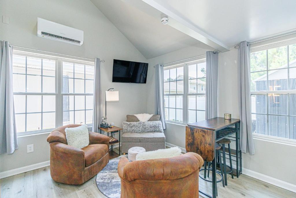 Cozy Tiny Home for 2! Short drive to the Beach!, Myrtle Beach