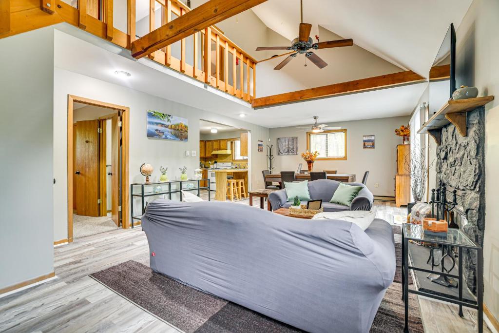 Home with Fire Pit in Jim Thorpe 6 Mi to Dtwn!, Jim Thorpe