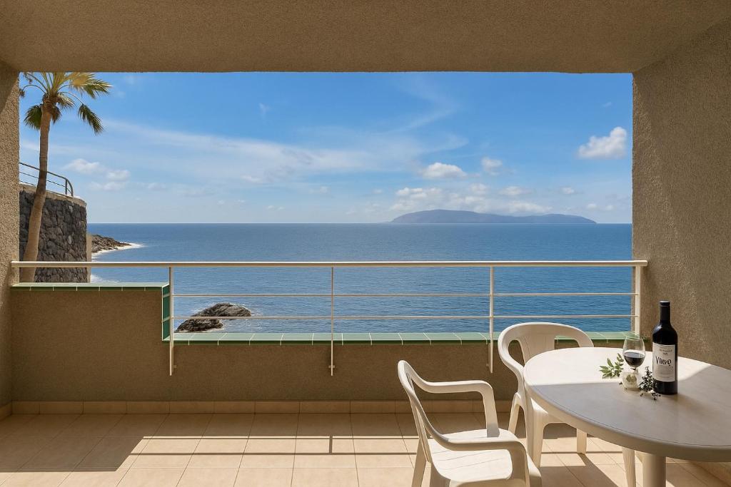 Costa Isora Frontline & Pool By Paramount Holidays, Puerto de Santiago