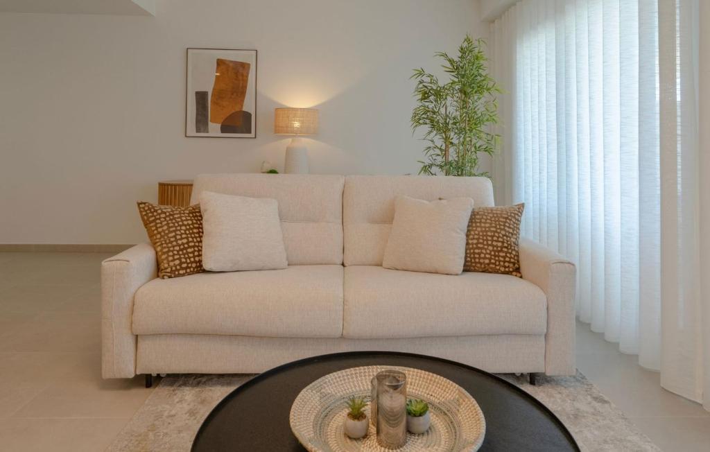 Chic Coastal Living on Estepona's Golden Mile - 2