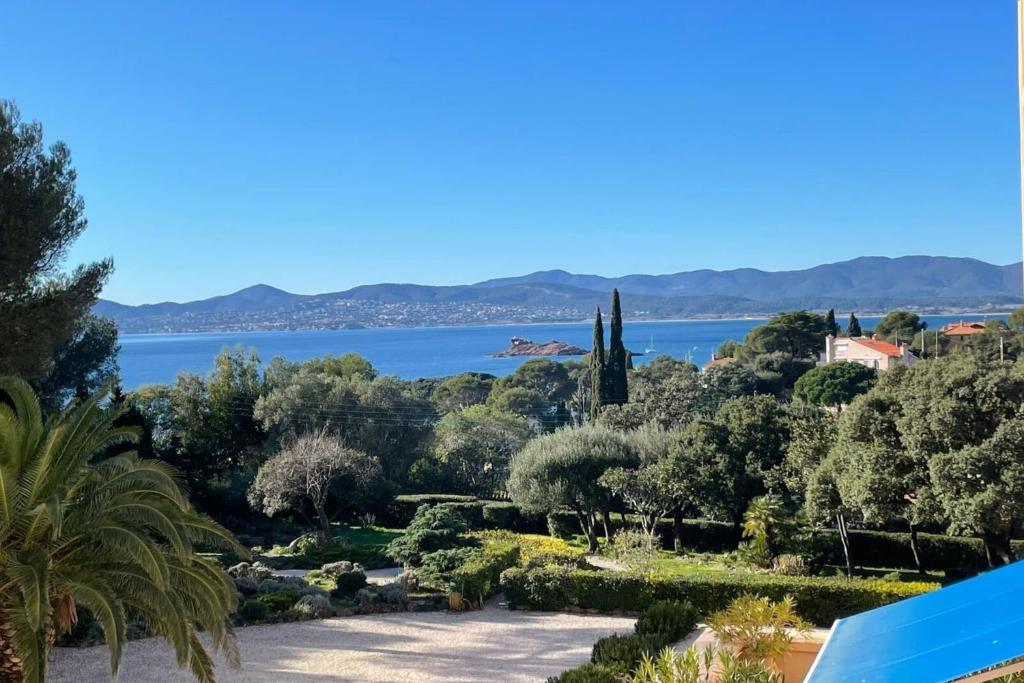 Apartment for 6 with terrace 100 m from the sea, Saint-Raphaël