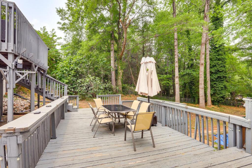 Deck and Game Room Family Home in Stockbridge!, Stockbridge